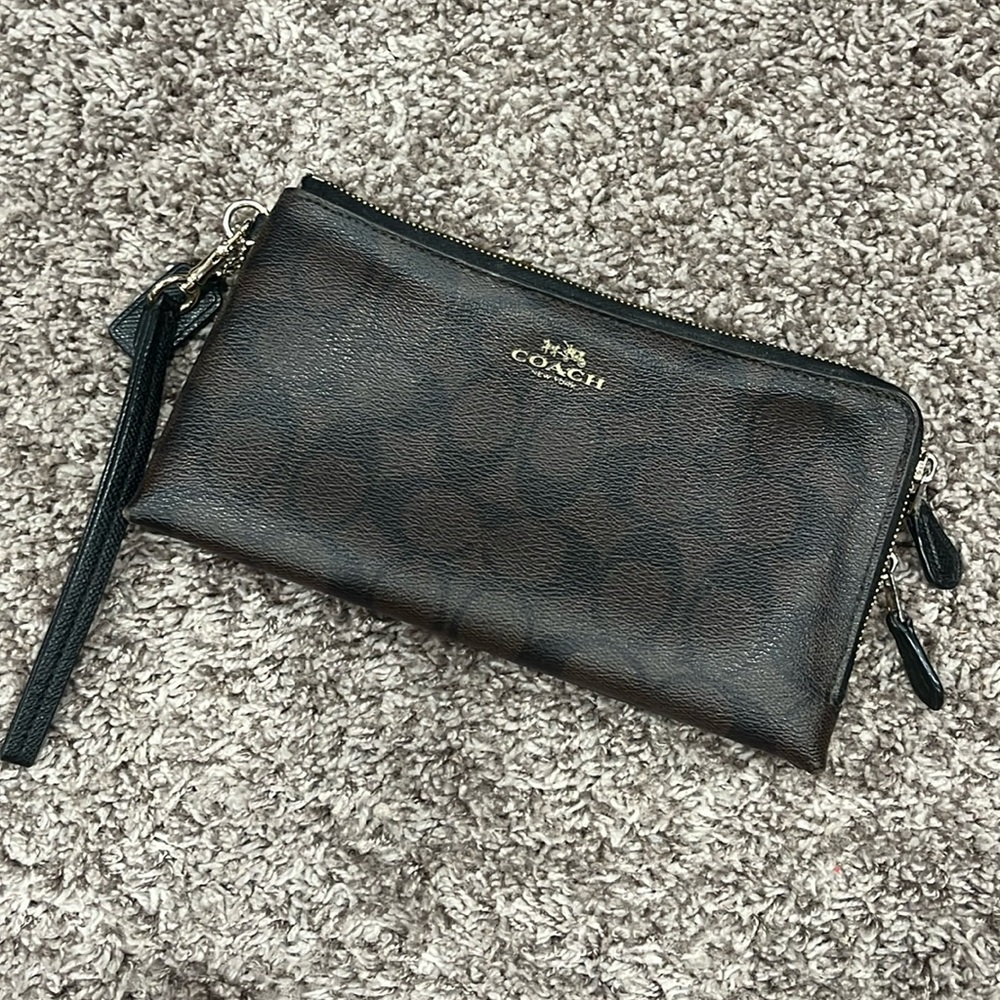 Coach wristlet wallet
